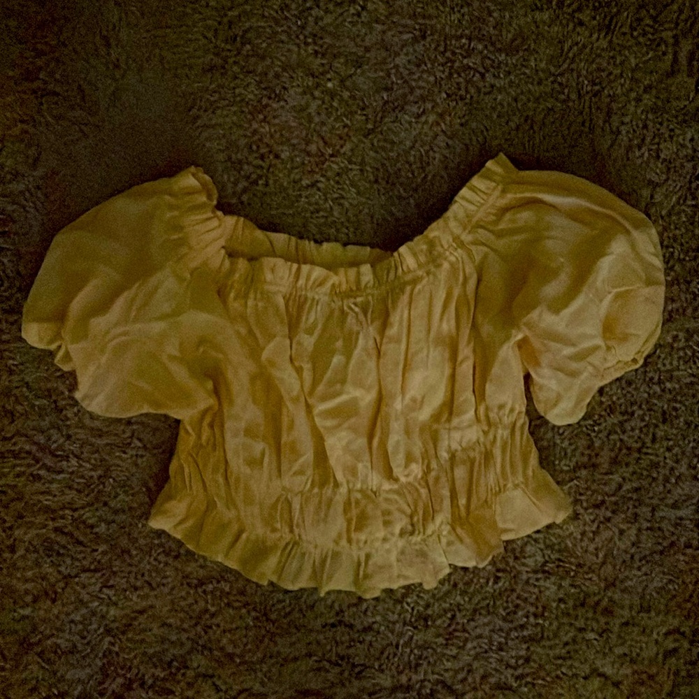 Cute yellow blouse!